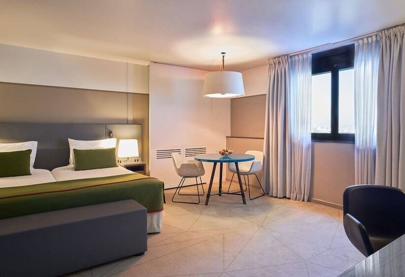 استودیوی لوکس, Fraser Suites Paris La Défense
