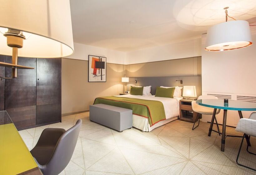 استودیوی لوکس, Fraser Suites Paris La Défense