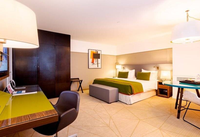 استودیوی لوکس, Fraser Suites Paris La Défense