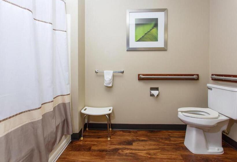 Standard Room Adapted for people with reduced mobility, J Green Bay