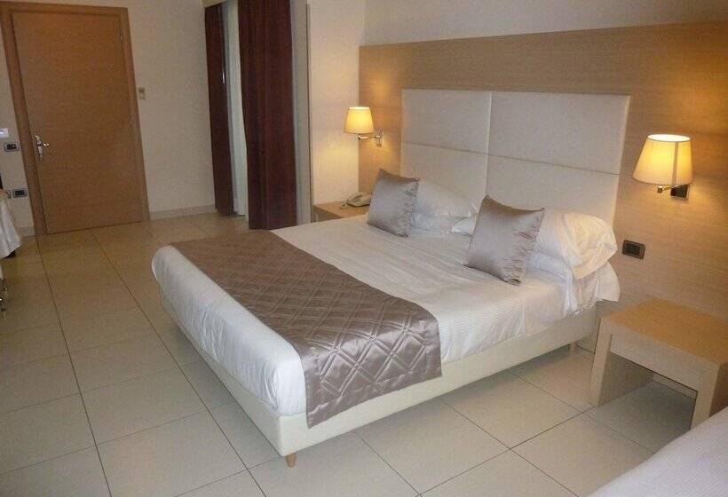 اتاق استاندارد سه نفره, Mediterraneo Palace