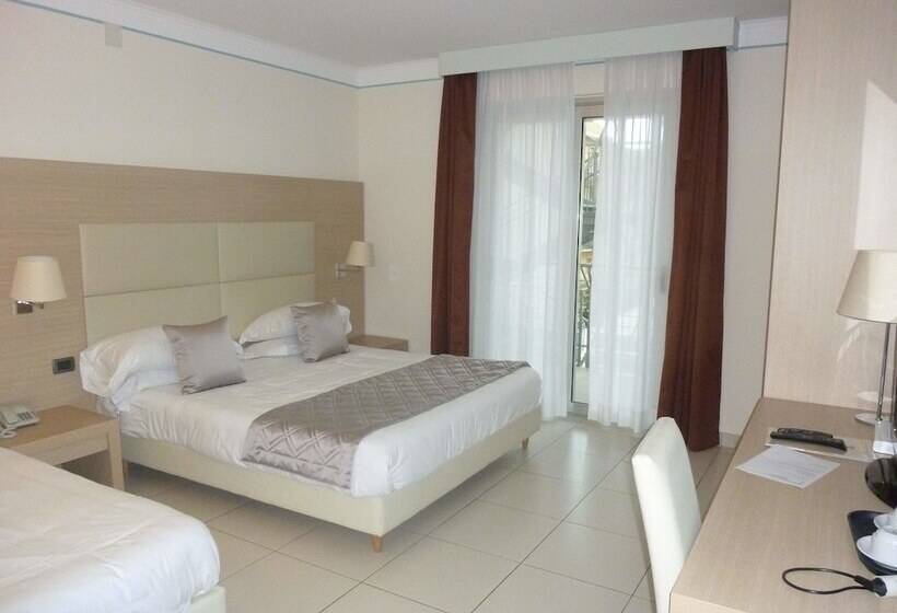 Standard Triple Room, Mediterraneo Palace