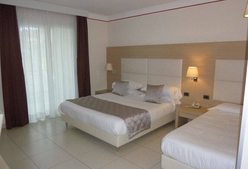 اتاق استاندارد سه نفره, Mediterraneo Palace