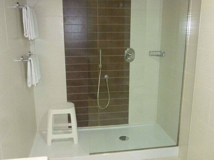 اتاق استاندارد چهار تخته, Mediterraneo Palace