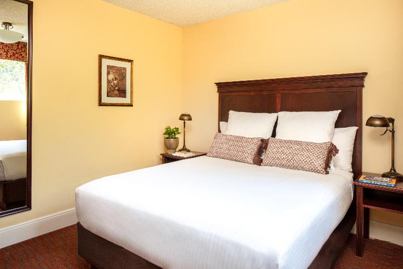 سوییت, Park Lane Suites & Inn