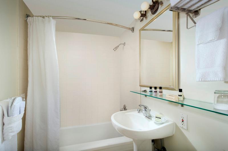 سوییت, Park Lane Suites & Inn
