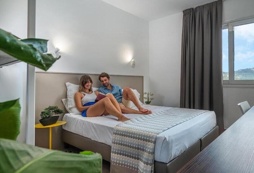 اتاق لوکس با وان آب گرم, Vascellero Club Resort