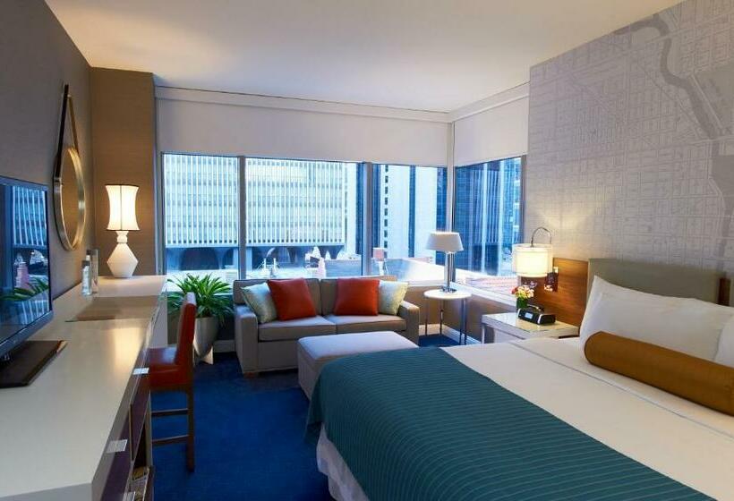 Deluxe Room King Bed & City View, Kinzie