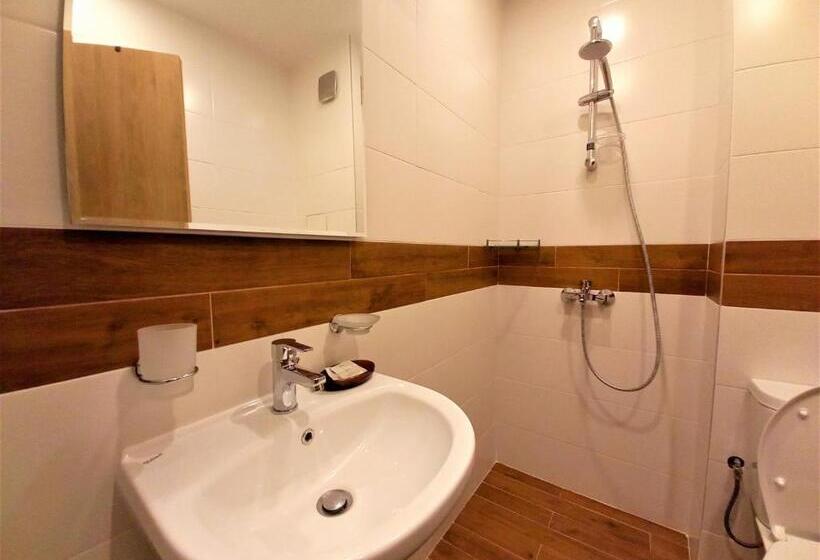 استودیوی لوکس, Gardenia Apartments