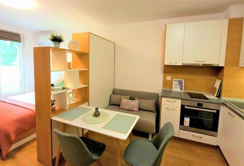 استودیوی لوکس, Gardenia Apartments