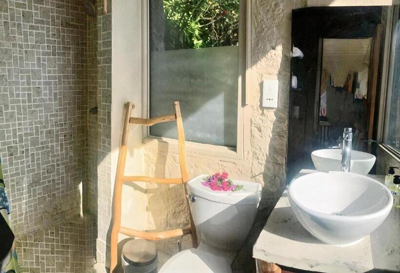 اتاق لوکس با بالکن و چشم‌انداز دریا, Green Fig Resort & Spa