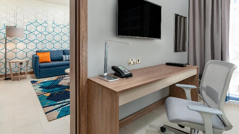 سوئیت با چشم‌انداز, Holiday Inn & Suites Al Jubail