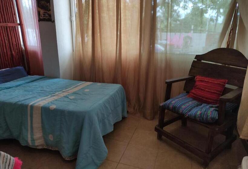 חדר סטנדרט לשלושה, Near Lake Hostal