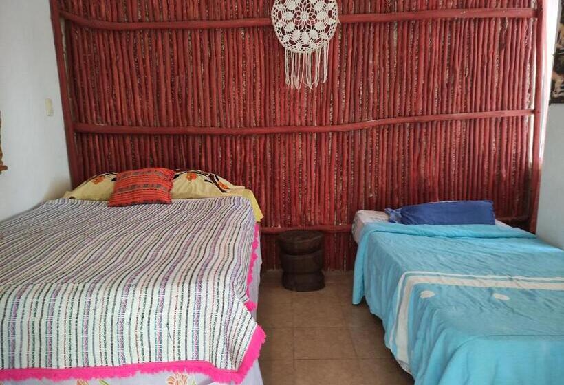 חדר סטנדרט לשלושה, Near Lake Hostal