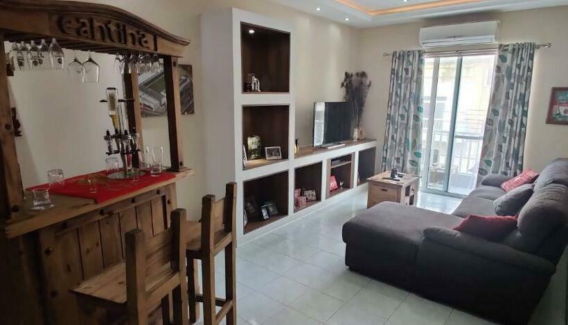 اتاق خانوادگی, Room In Apartment   Very Bright Well Kept Apartment