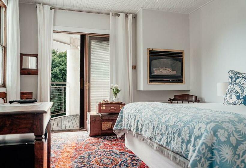 اتاق پریمیوم یک تخته, The Kent Motel