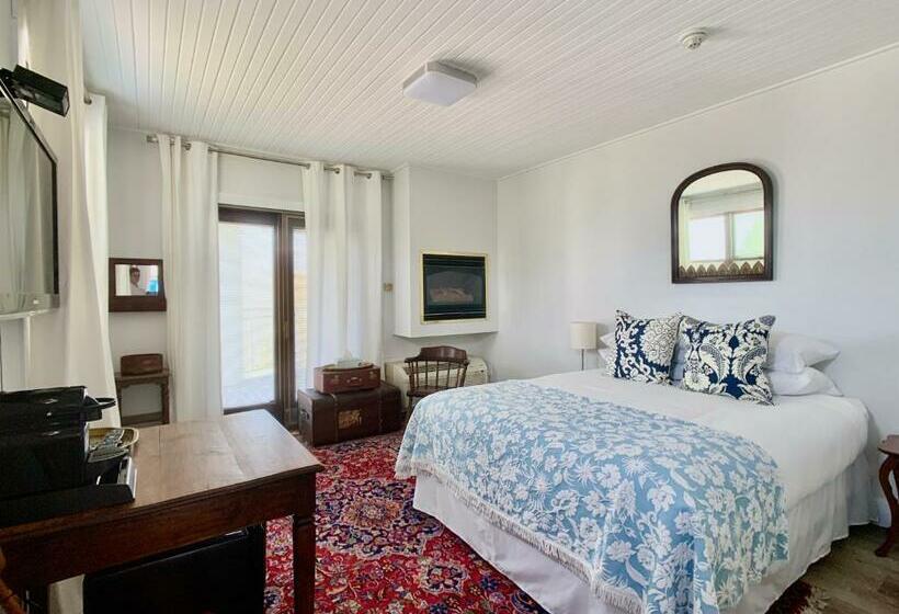 اتاق پریمیوم یک تخته, The Kent Motel