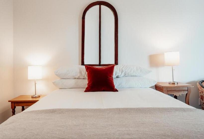 اتاق لوکس, The Kent Motel