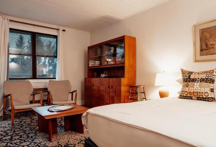 اتاق لوکس, The Kent Motel