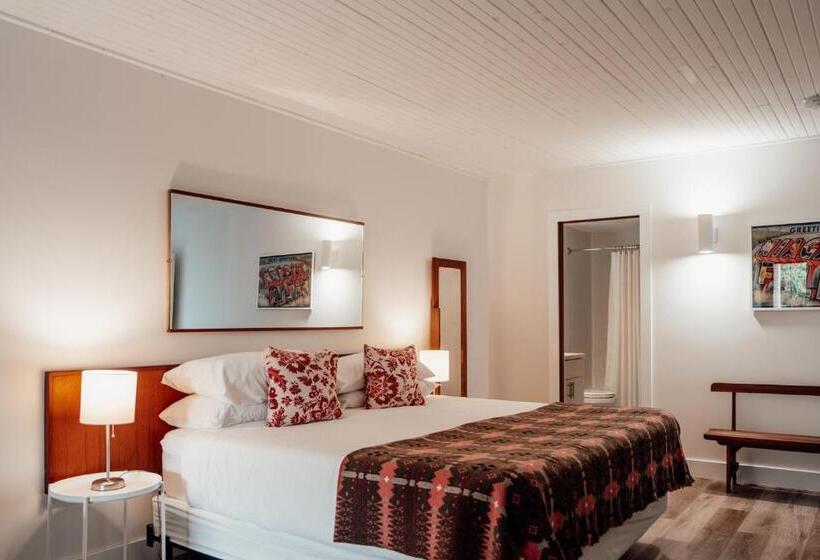 سوئیت با تخت بزرگ, The Kent Motel
