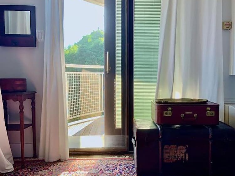اتاق پرمیوم, The Kent Motel