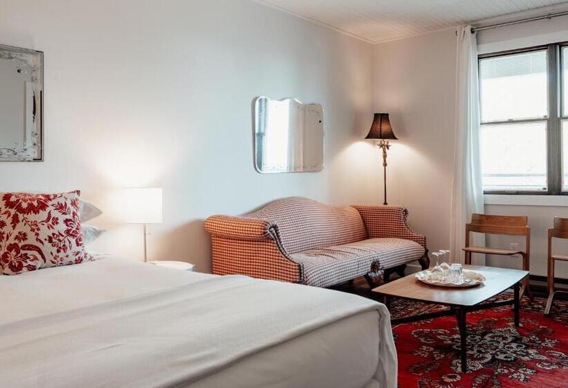 اتاق لوکس, The Kent Motel