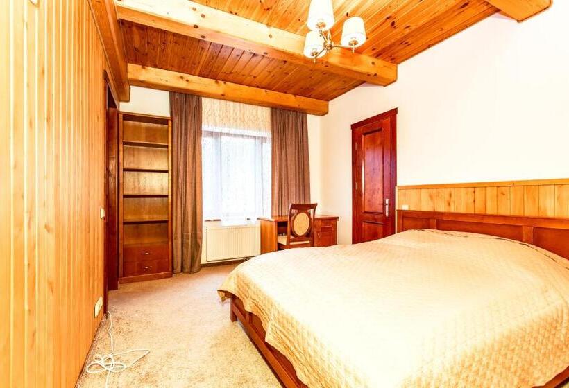 آپارتمان 3 خوابه, Atava Family House