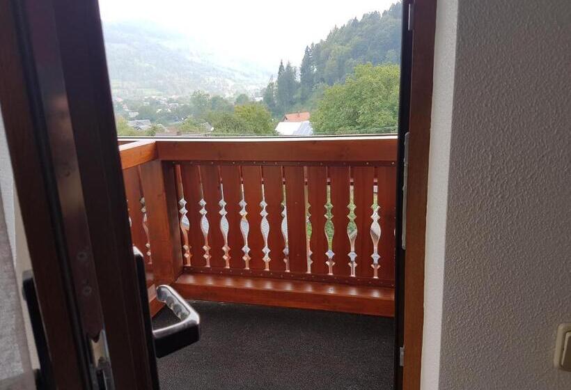 اتاق استاندارد سه تخته با بالکن, Atava Family House