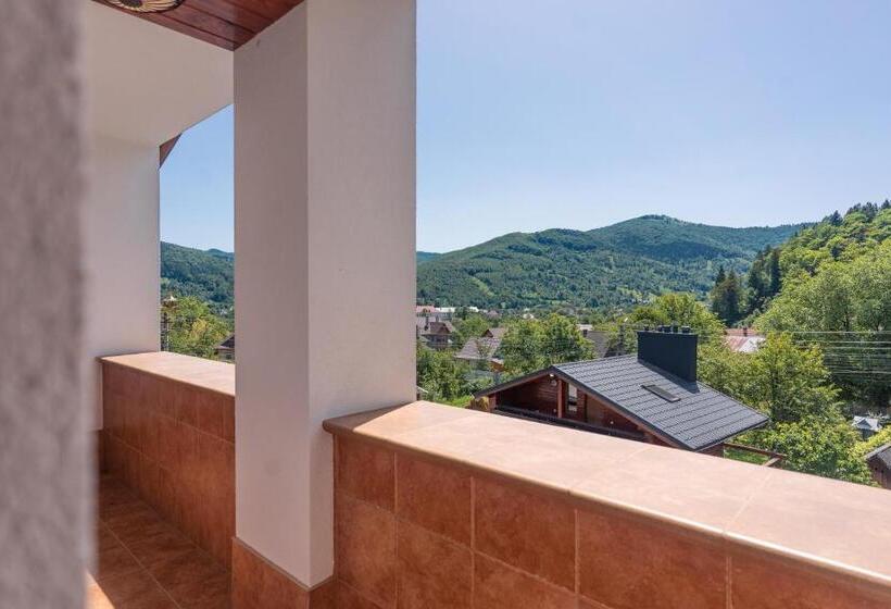 آپارتمان 3 خوابه, Atava Family House