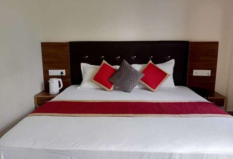 اتاق لوکس, Sunny Pines Resort