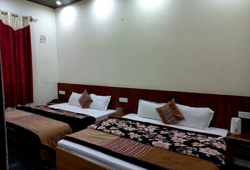 اتاق خانوادگی, Sunny Pines Resort