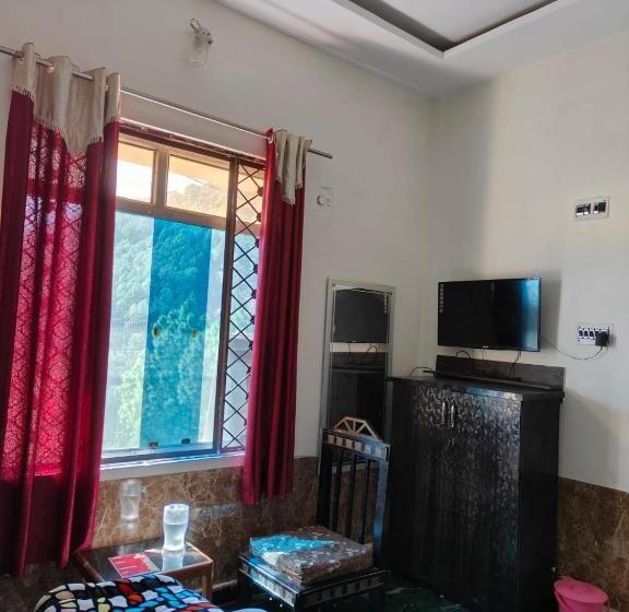 اتاق لوکس, Sunny Pines Resort