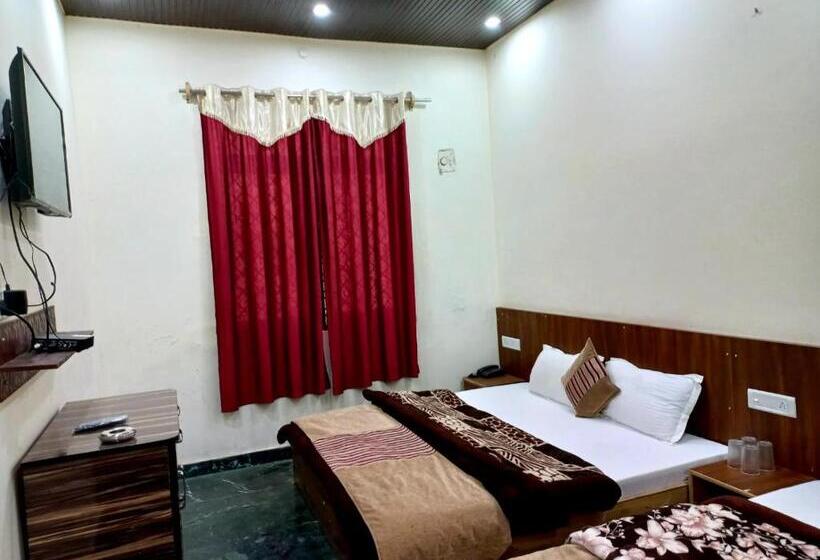اتاق خانوادگی, Sunny Pines Resort