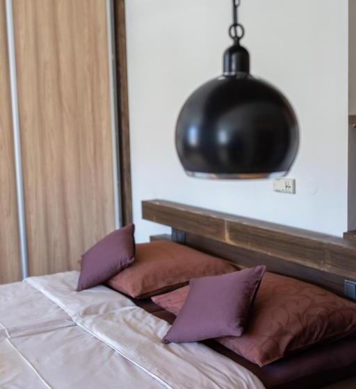 اتاق لوکس, Apartmány Víno Hruška Pardubice