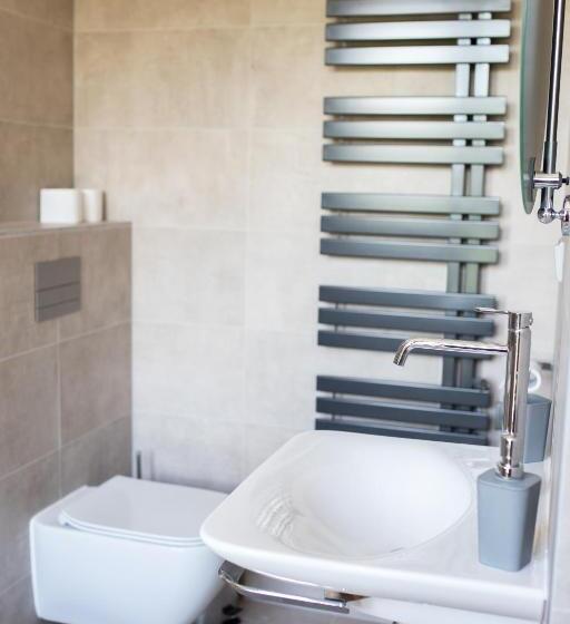 اتاق استاندارد با بالکن, Apartmány Víno Hruška Pardubice