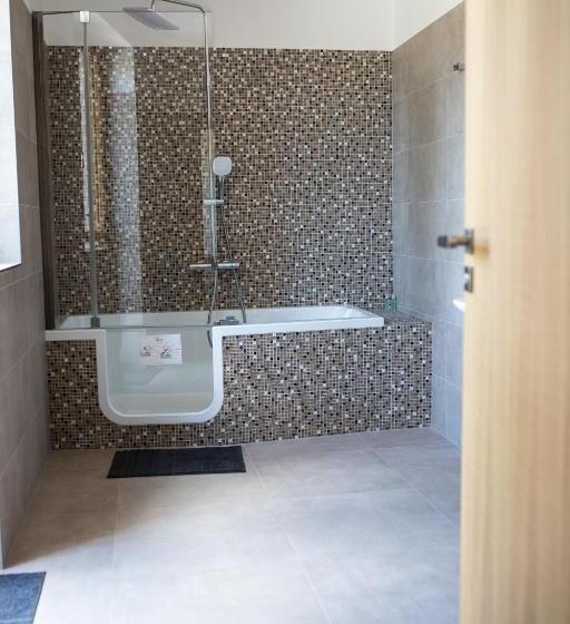 اتاق استاندارد با بالکن, Apartmány Víno Hruška Pardubice
