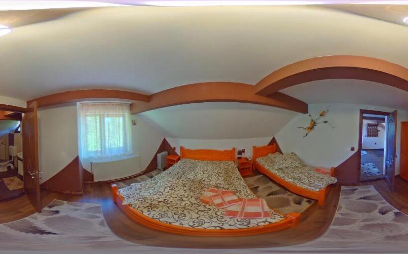 اتاق استاندارد سه نفره, Casa Edy