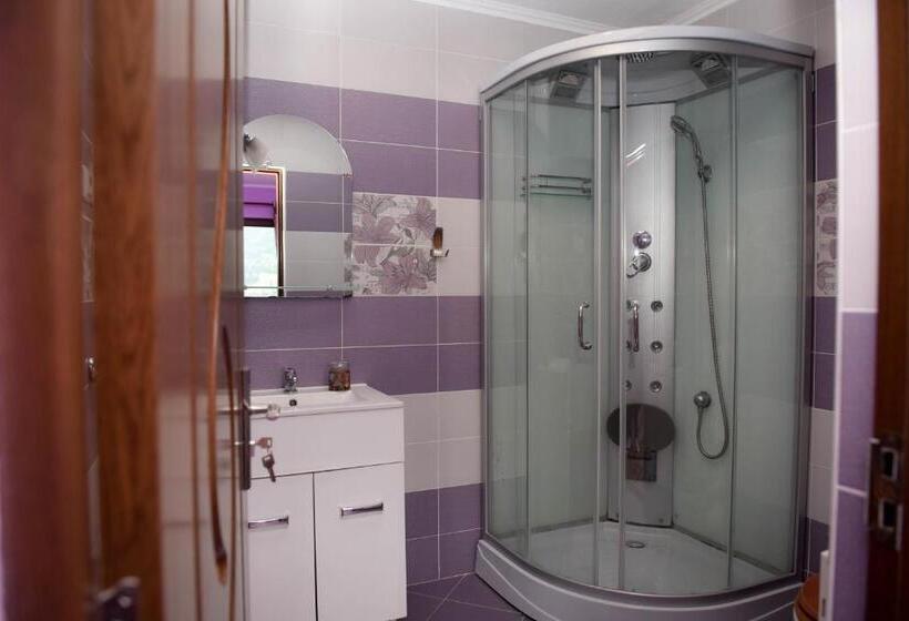 سوئیت 2 خوابه, Casa Edy
