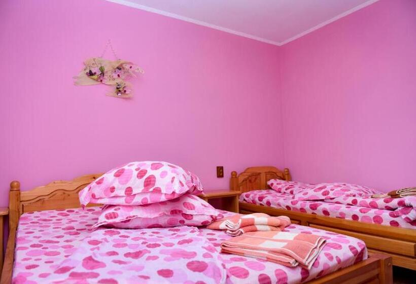 سوئیت 2 خوابه, Casa Edy