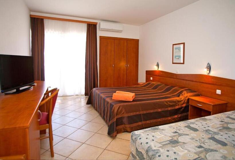 اتاق استاندارد سه نفره, Guesthouse Villa Adria