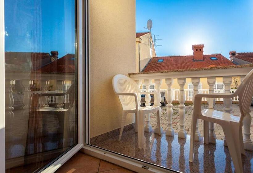 اتاق استاندارد سه نفره, Guesthouse Villa Adria