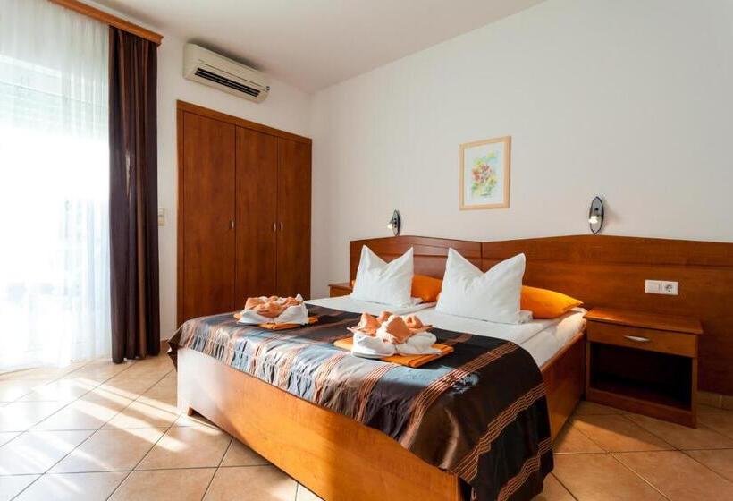 اتاق استاندارد سه نفره, Guesthouse Villa Adria