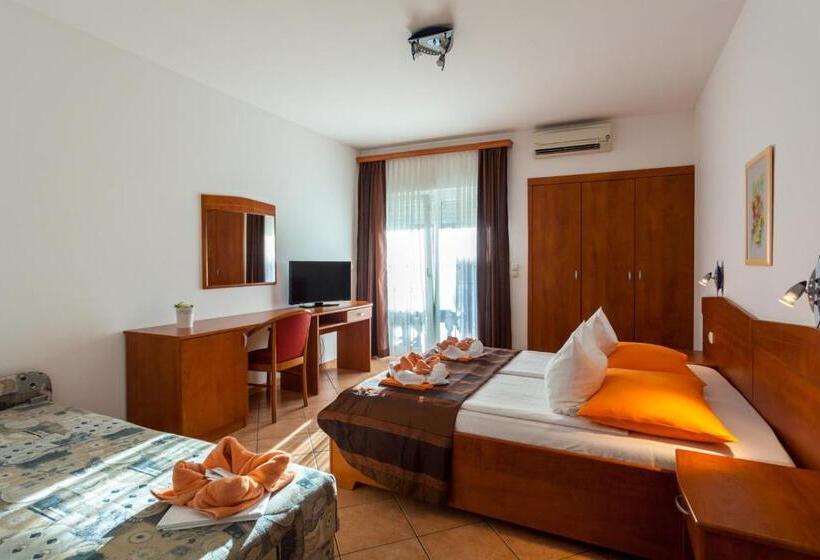 اتاق استاندارد سه نفره, Guesthouse Villa Adria