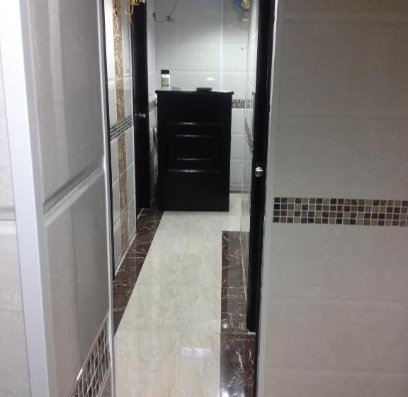 اتاق لوکس سه تخته, Manhattan Guesthouse