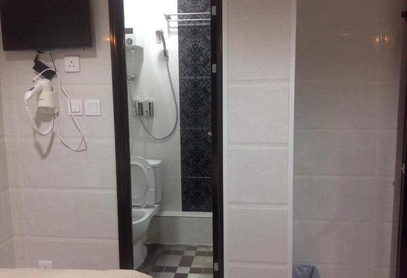 اتاق لوکس سه تخته, Manhattan Guesthouse