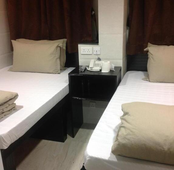 اتاق لوکس سه تخته, Manhattan Guesthouse