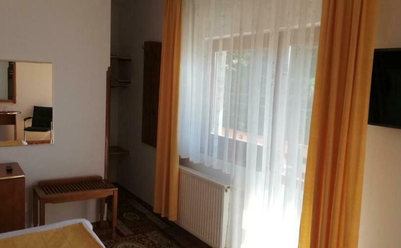 استودیوی سوپریور, Pension Casa Soarelui