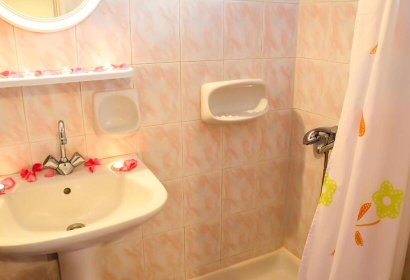 استودیوی سوپریور, Artemis Room