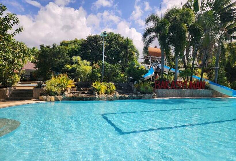 اتاق لوکس چهار تخته, Bakasyunan Resort And Conference Center Zambales
