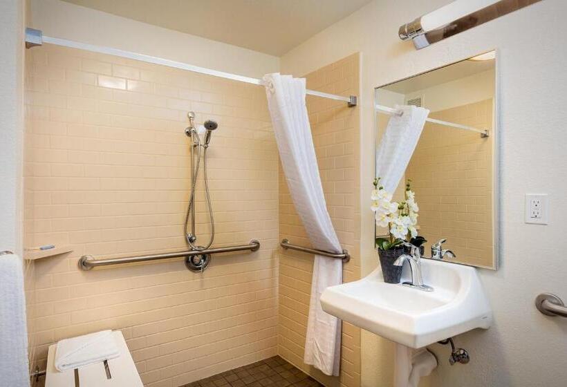سوئیت برای معلولان, Candlewood Suites Anaheim   Resort Area, An Ihg